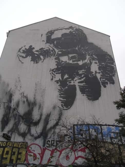 Private Alternative Berlin Tour -Murals, Graffiti and Squats - Moving Through Berlin by Public Transport