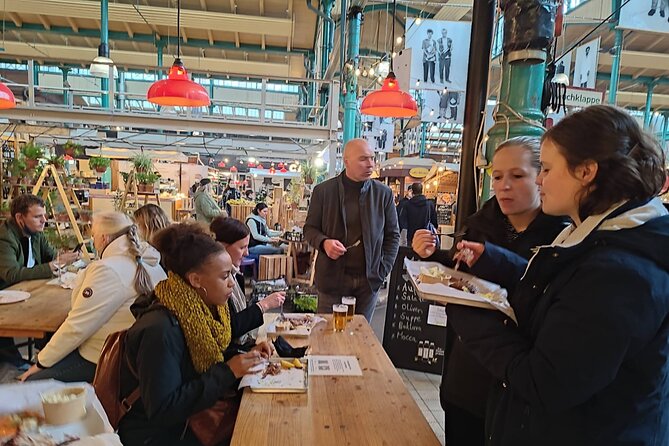 Private Berlin Bites & Historical Highlights - 2,5hrs - A Spätkauf and the Berlin beer habit