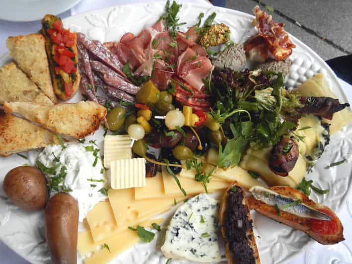 Private Berlin Street Food Bike Tour - What the guides add to the meal