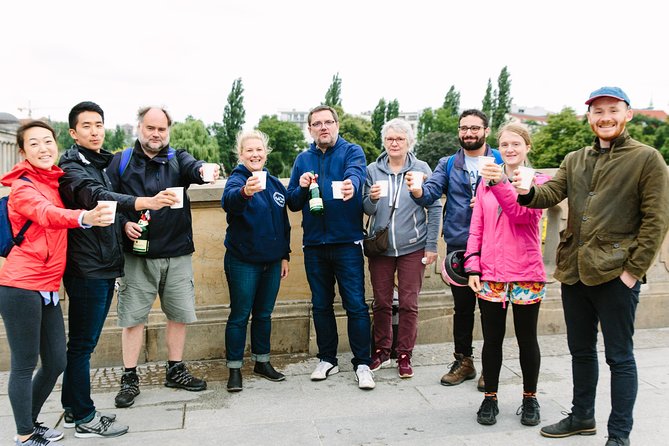 Private Berlin Street Food Tour by Bike - Döner at Alibaba Bistro explains modern Berlin