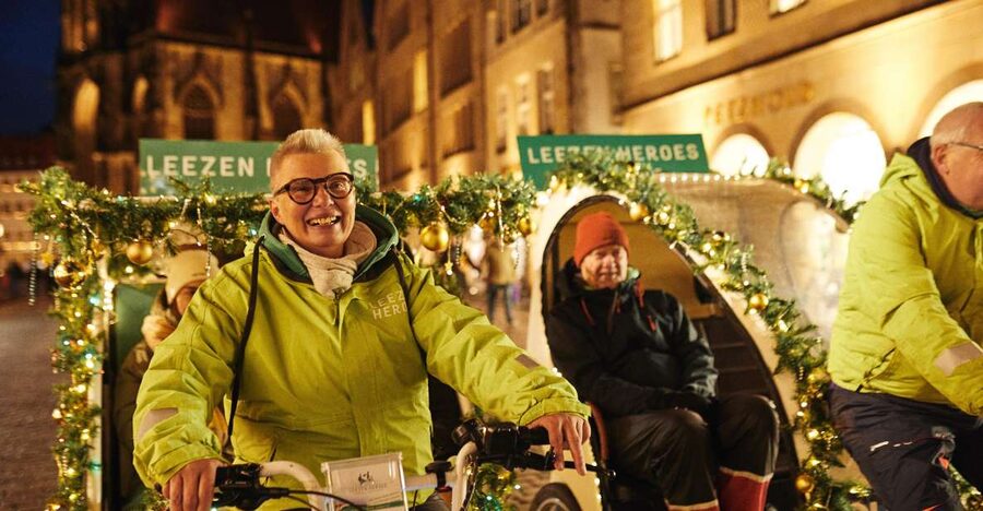 Private Christmas Tour in Münster including Glühwein - The Principal Market and Münster’s festive center