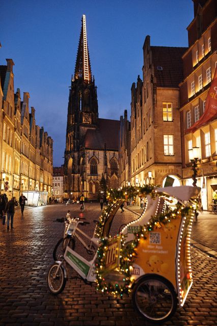 Private Christmas Tour in Münster including Glühwein - Meeting at City Hall and settling into the rickshaw