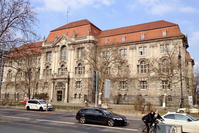 Private Taxi Tour City East & West History and Architecture 3-4h - Tiergarten, Bellevue, and the road to government