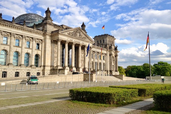 Private Taxi Tour City East & West History and Architecture 3-4h - Hackesche Höfe and Berlin’s Jewish history