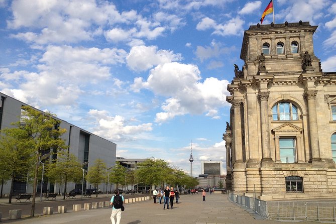 Private Taxi Tour of Berlin East and West and Neighbourhood approx. 4-6h - The Wall, Checkpoint Charlie, and the Topography of Terror