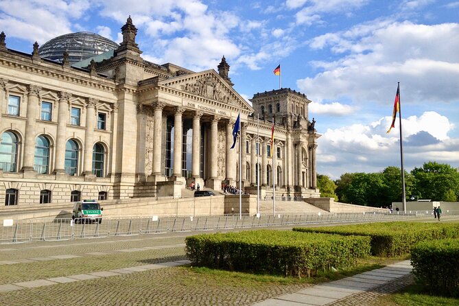 Private Taxi Tour of Berlin East and West and Neighbourhood approx. 4-6h - Tiergarten, the Victory Column, and West Berlin