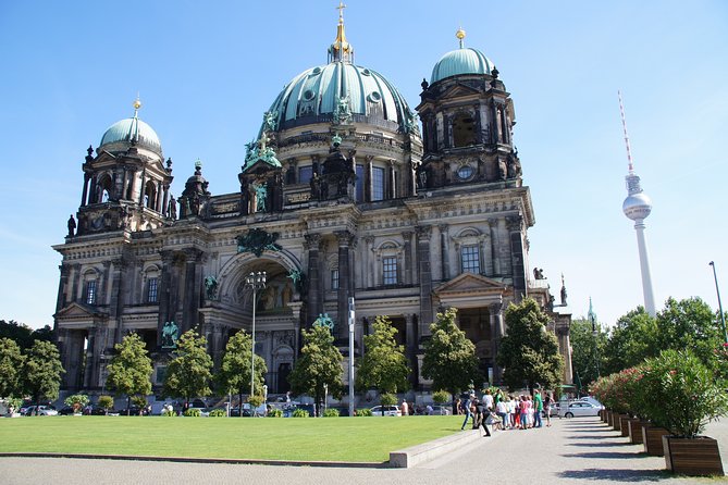 Private tour of Berlin - Museum Island and the choice to explore further