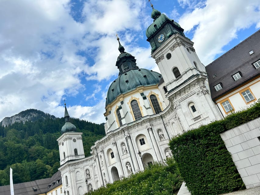 Private tour to Neuschwanstein castle from Munich - Oberammergau, painted houses and a relaxed lunch