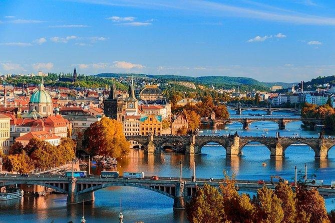 Private Transfer from Berlin to Prague with 2h of Sightseeing - Turning a Berlin to Prague transfer into a sightseeing day