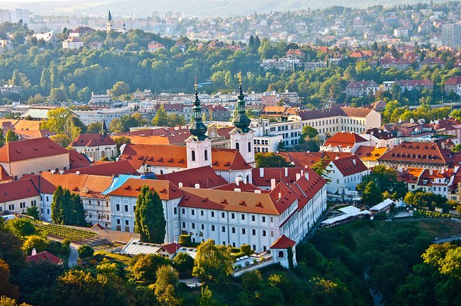 Private Transfer from Berlin to Prague with 2h of Sightseeing - Who should book this transfer