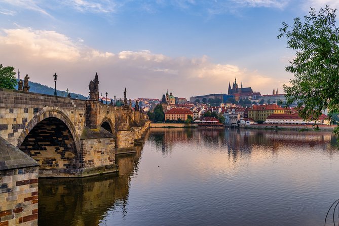 Private Transfer from Berlin to Prague with 2h of Sightseeing - What the private vehicle arrangement really gives you