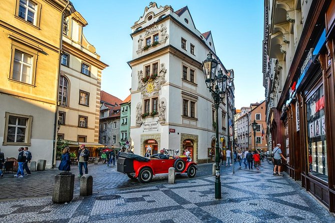Private Transfer from Berlin to Prague with 4h of Sightseeing - Moritzburg Castle: a strong pairing with Dresden
