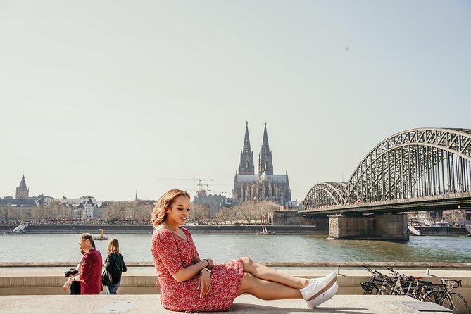 Private Vacation Photoshoot with Photographer in Cologne - Christmas markets and seasonal timing