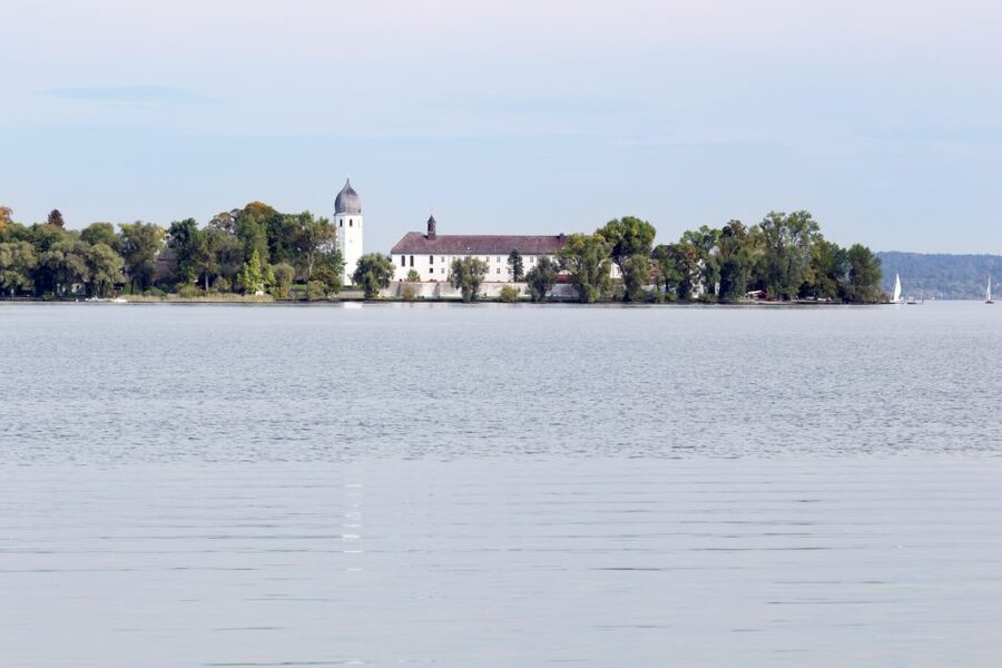 Private Van Tour to the Royal Palace of Herrenchiemsee - From Munich to Chiemsee by private van