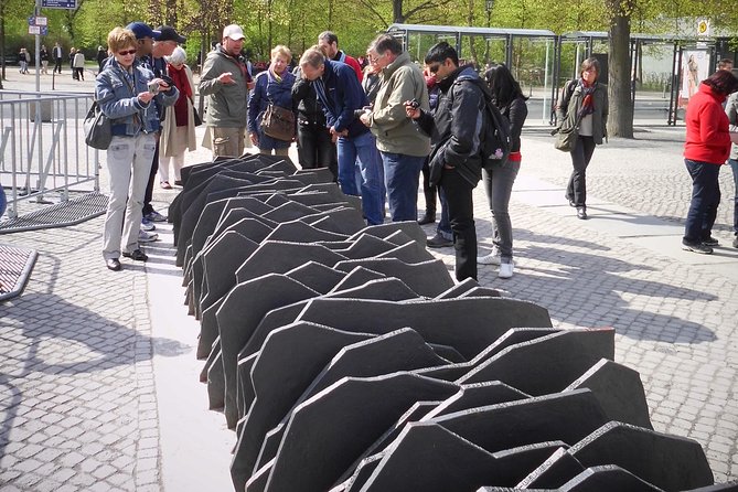 Private Walking Tour: Behind the Iron Curtain and Berlin Wall - East Side Gallery and the public memory of the Wall