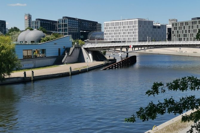 Private Walking Tour Berlin 3 hours: Brandenburg, Historic Center - Alexanderplatz and the former East Berlin