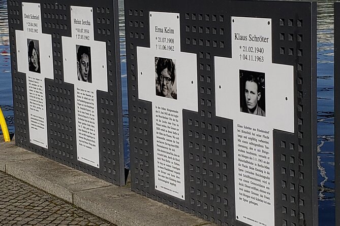 Private Walking Tour: Berlin Wall, Cold War and Checkpoint Charlie - Checkpoint Charlie and the 1961 tank confrontation