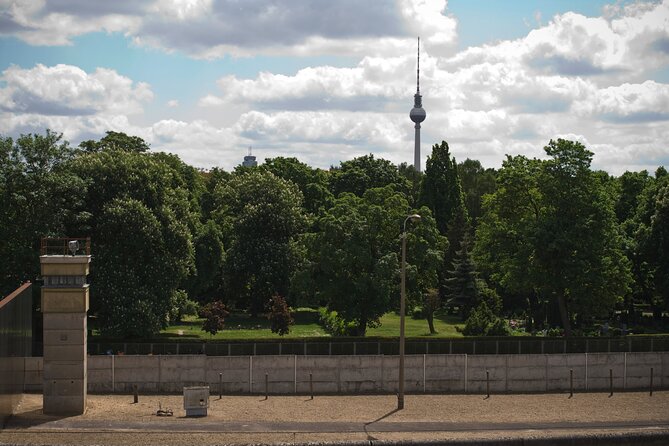 Private Walking Tour: World War 2 and Cold War Sites in Berlin - Checkpoint Charlie and the machinery of division