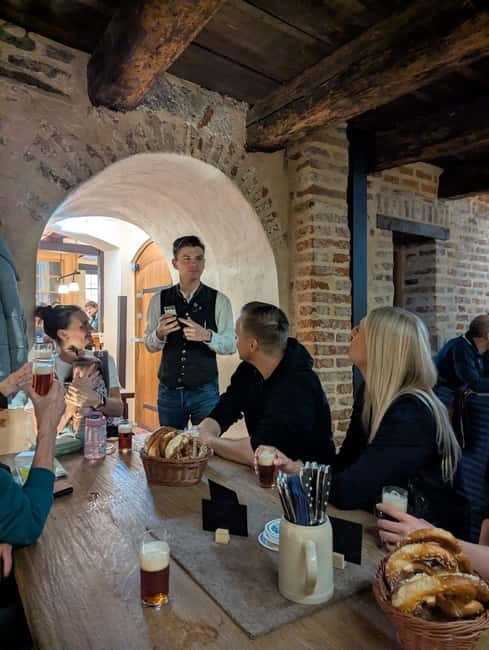 Pub crawl incl. Oktoberfest museum guided tour with beer tasting (private) - Start with Munich beer inside a historic town house