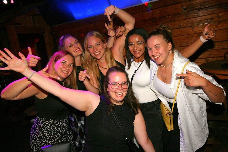 Pubcrawl Augsburg: Tour through best Bars and Clubs in Town - The cocktail stop brings a change of pace