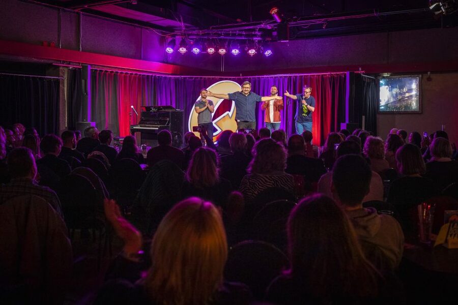 Quatsch Comedy Club München: Die Live Show - Four comedians, one host, several comic styles
