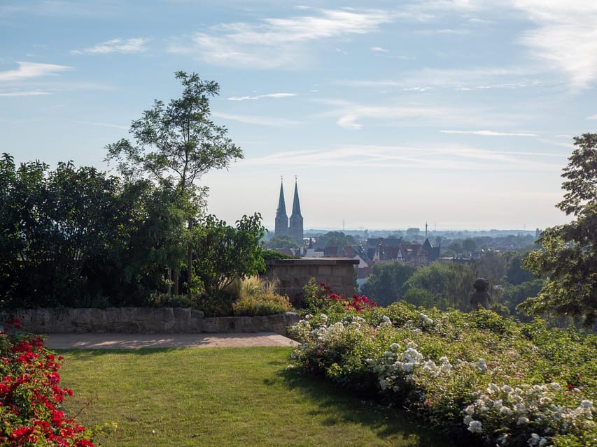 Quedlinburg: Guided City Walk - Highlights tour (private) - Beginning at the market square and town hall