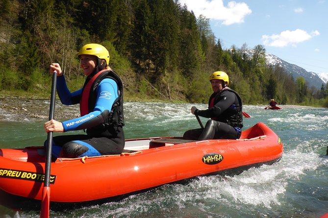 Rafting classic Iller - Level 2 white water tour - Guides who keep the activity moving