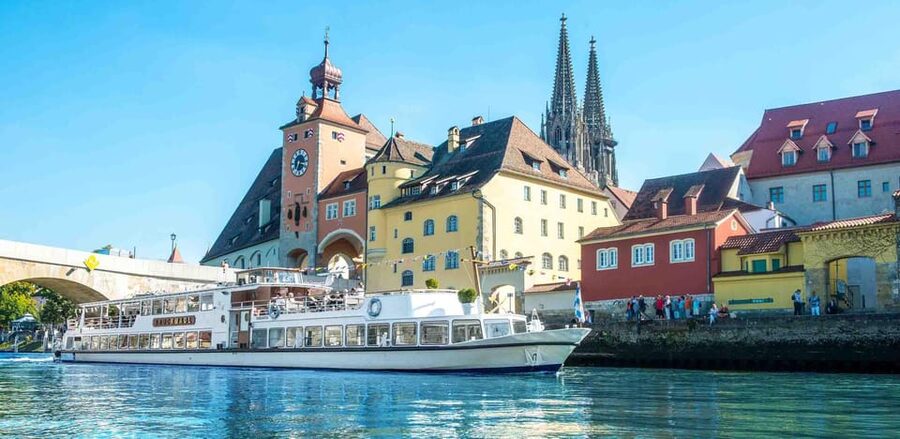 Regensburg: City Highlights Historical Boat Tour - Starting outside the Historische Wurstkuchl
