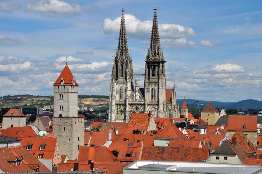 Regensburg: Express Walk with a Local in 60 minutes - Starting beside Regensburg’s Old Stone Bridge