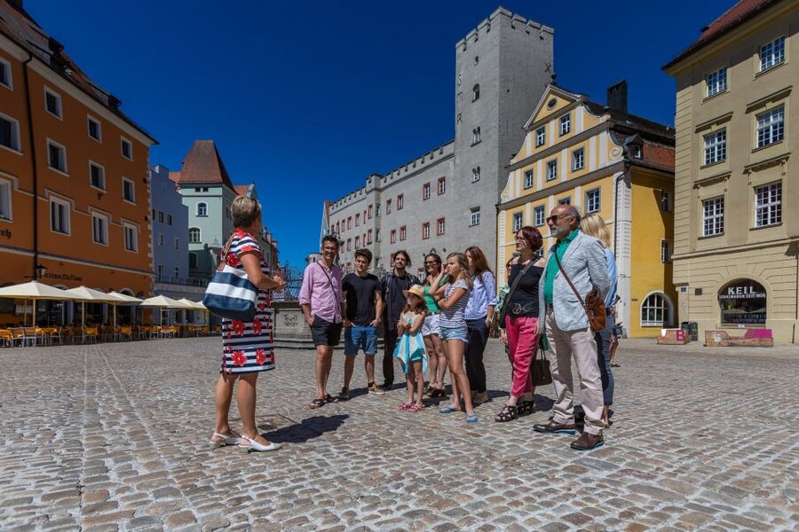 Regensburg: Guided City Walking Tour of the Old Town - Starting at Rathausplatz and the Old Town Hall