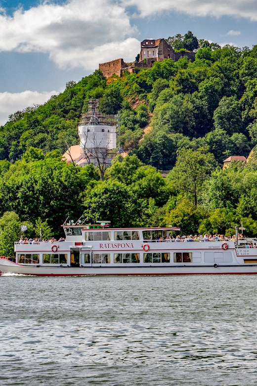Regensburg: Klinger's Sightseeing Boat Tour to Walhalla - Audio commentary and onboard service