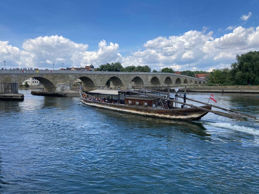 Regensburg: Original Strudelrundfahrt - Passing the Danube whirlpools