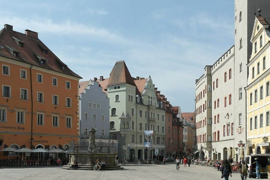 Regensburg: Private Walking Tour With Professional Guide - The Stone Bridge and Regensburg’s river crossing