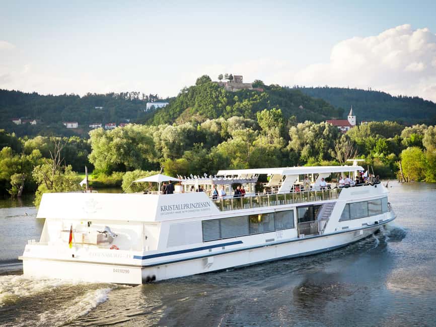 Regensburg: Sightseeing Cruise to Walhalla - Two ways to experience the Walhalla stop
