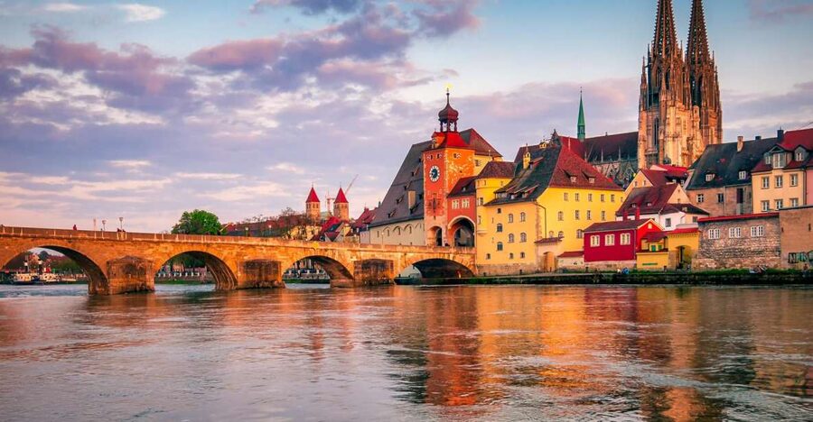 Regensburg: walking tour with italian wines and food tasting - Why this Regensburg tour works well