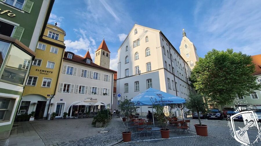 Regensburg: walking tour with italian wines and food tasting - Who should book this experience?