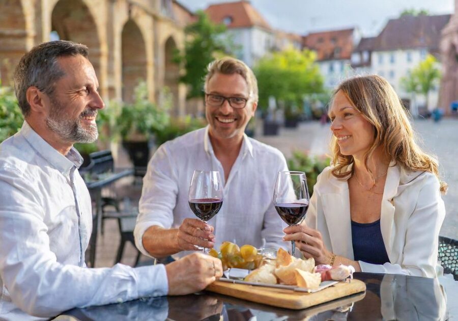 Regensburg: walking tour with italian wines and food tasting - David and Goliath, a detail worth slowing down for