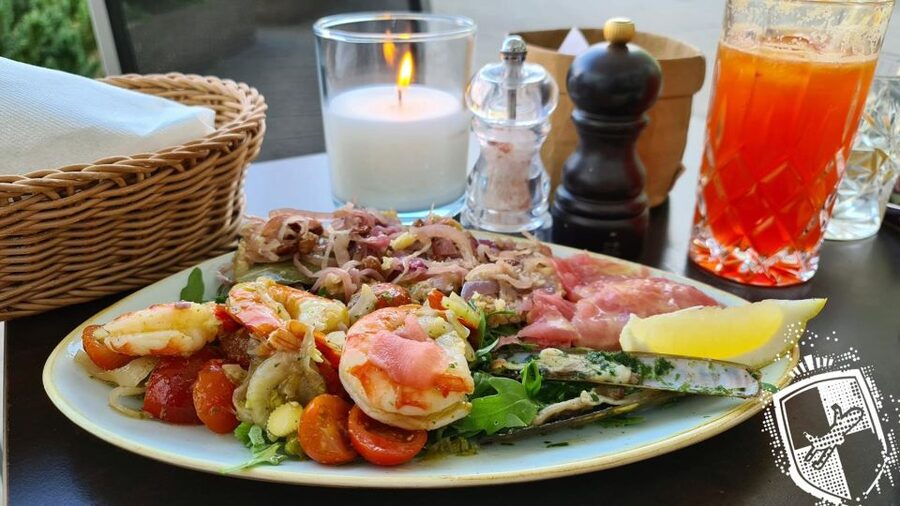 Regensburg: walking tour with italian wines and food tasting - Regensburg’s port and the old wine routes
