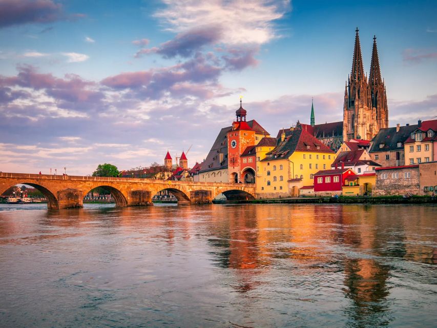Regensburg: walking tour with italian wines and food tasting - Three wines from Tuscany or Piedmont