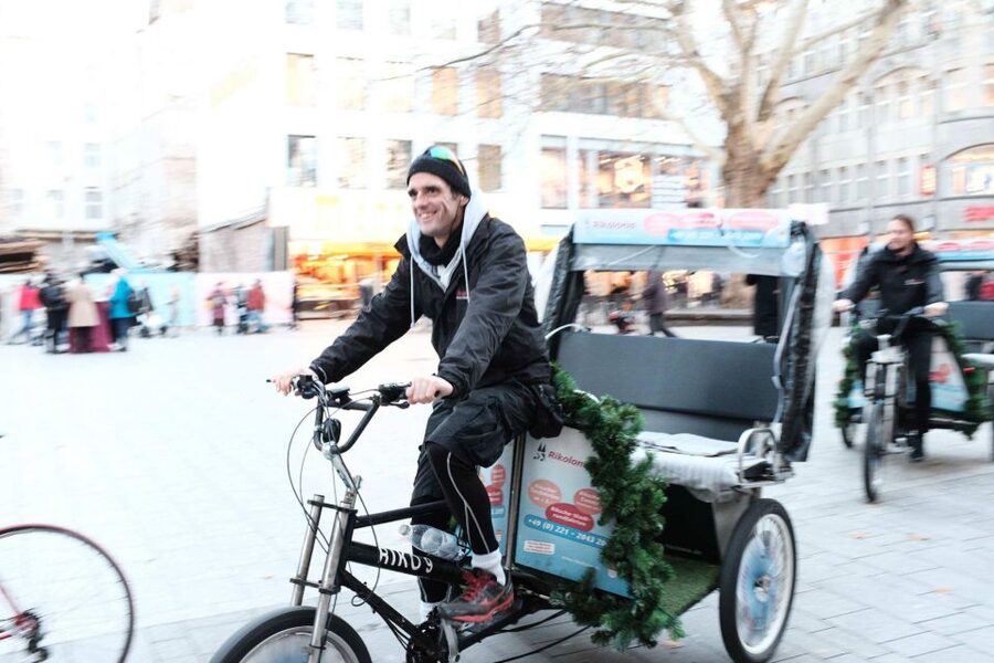 Rickshaw Glühwein Ride - Cologne Cathedral from a rickshaw seat