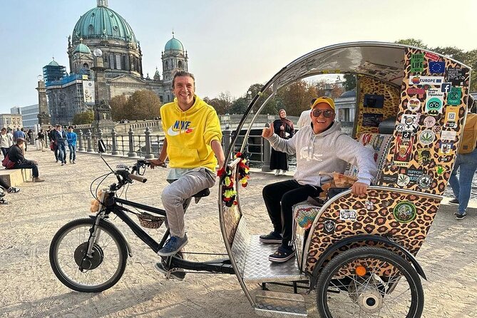 Rickshaw Tours Berlin - Groups of up to 16 people with several rickshaws - Brandenburg Gate and the Reichstag