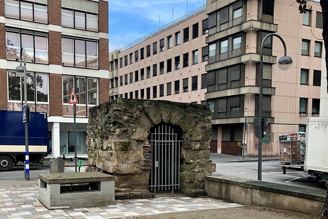 Roman Cologne: A Self-Guided Audio Tour - Die Römische Hafenstraße and the imperfect reconstruction