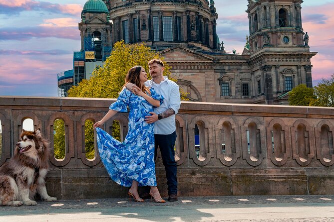 Romantic Couple Photoshoot in the Heart of Berlin - Who will get the most from this hour?