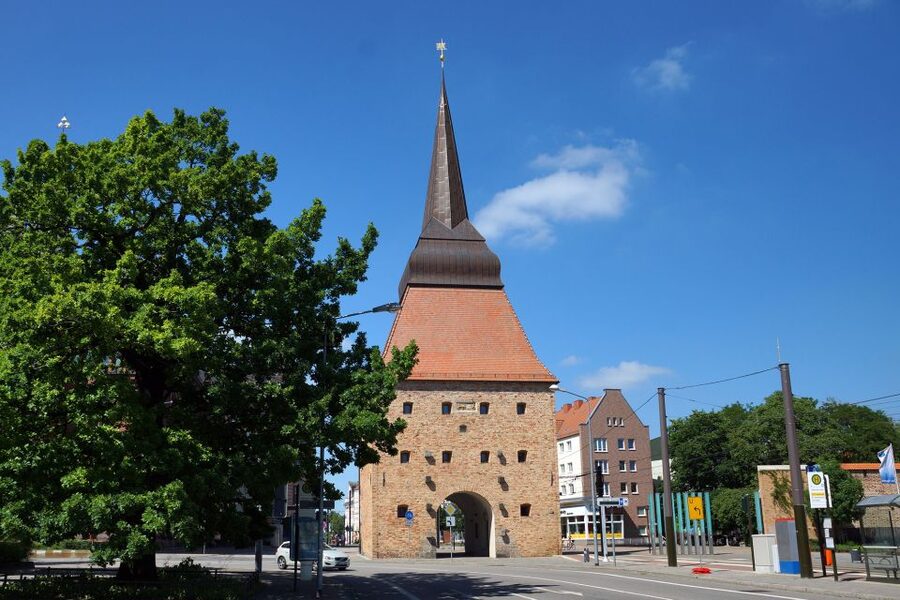 Rostock: City Walking Tour - Gothic churches and the details above street level