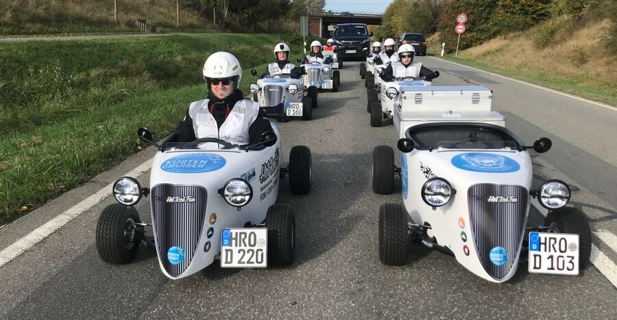 Rostock: Hot Rod Sightseeing Tour to Warnemünde - Meeting in Rostock’s old town