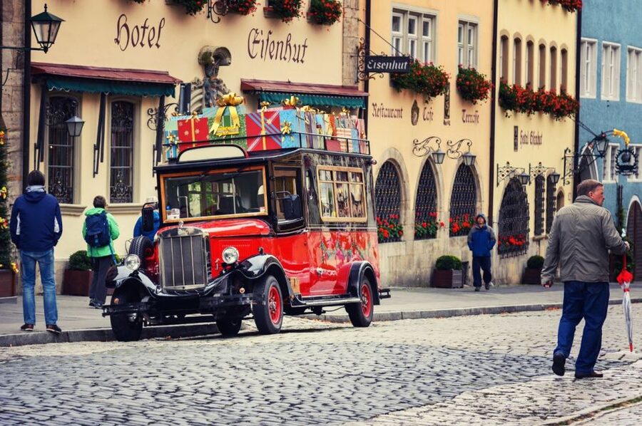 Rothenburg ob der Tauber: Private Guided Walking Tour - St. James Church and the Marien Apotheke