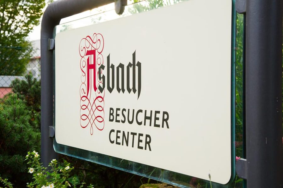 Rüdesheim: Guided tour of the Asbach Visitor Center & tasting - At the Asbach Visitor Center in Rüdesheim