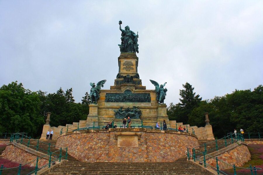 Rüdesheim: Private Guided Walking Tour - Roman wine traditions among old houses