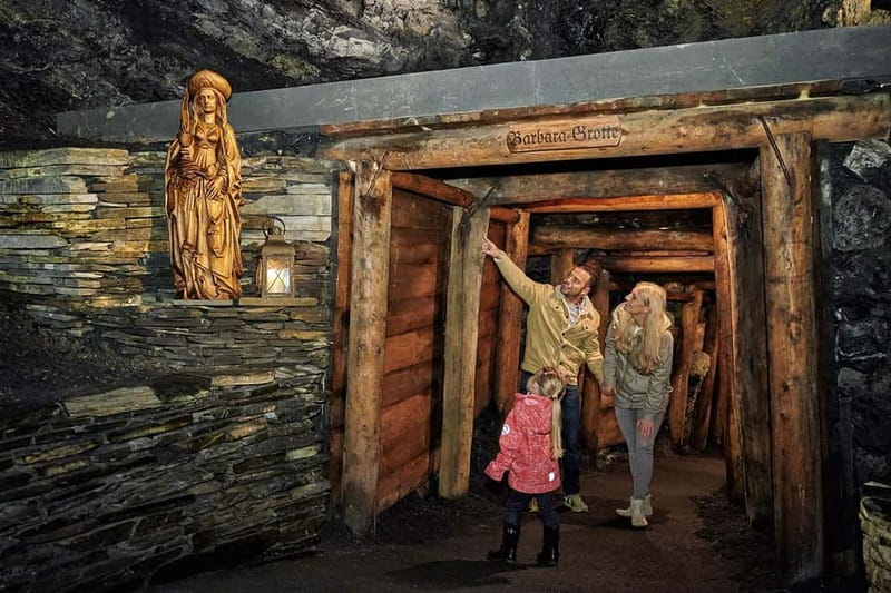 Saalfeld: Ein Familientag voll Abenteuer und Magie - Start above the Feengrotten ticket building