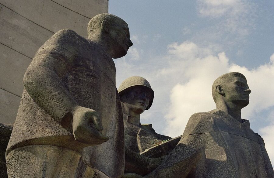 Sachsenhausen Memorial: Walking Tour from Berlin - Group size, languages, and guide quality